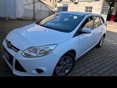 Usata Ford Focus 115 CV (84 kW) 2012 Bianco Station wagon