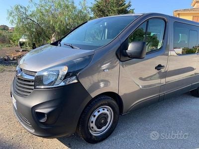 Grigio Usata 2016 Opel Vivaro Monovolume | 13.900 €