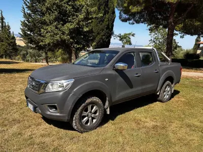 Usata Nissan Navara Acenta 163 CV (119 kW) 2017 Grigio Pick-up