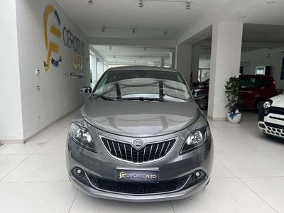 Usata Lancia Ypsilon Gold 69 CV (50 kW) 2022 Grigio metallizzato Utilitaria
