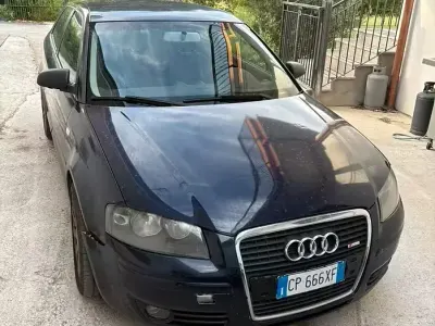 Usata Audi A3 105 CV (77 kW) 2004 Blu Utilitaria