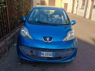 Usata Peugeot 107 68 CV (50 kW) 2007 Bluazzurro Utilitaria