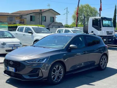 Usata Ford Focus ST-Line 125 CV (91 kW) 2022 Magnetic grey Berlina