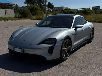 Usata Porsche Taycan Turbo S 559 kW (761 CV) 2021 Argento Berlina