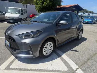 Usata Toyota Yaris Hybrid Business Edition 92 CV (67 kW) 2022 Grigio Berlina