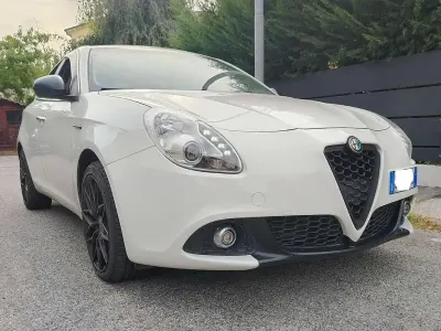 Usata Alfa Romeo Giulietta Distinctive 105 CV (77 kW) 2014 Bianco Utilitaria