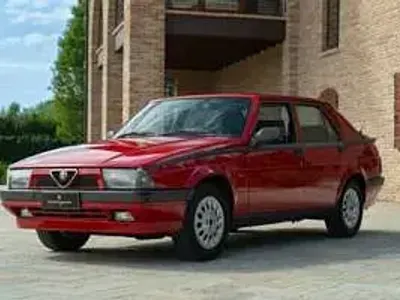 Usata Alfa Romeo 75 110 CV (80 kW) 1991 Rosso Berlina