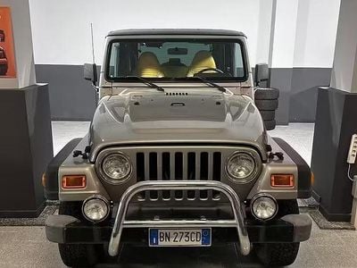 Usata Jeep Wrangler 118 CV (86 kW) 2000 Grigio SUV