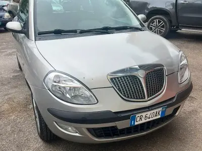 Usata Lancia Ypsilon 70 CV (51 kW) 2004 Grigio Utilitaria