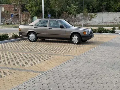 Usata Mercedes 190 126 CV (92 kW) 1988 Marrone Berlina