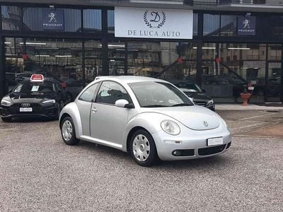 Usata VW New Beetle 105 CV (77 kW) 2006 Argento Utilitaria
