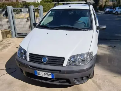Usata Fiat Punto 69 CV (50 kW) 2006 Bianco Utilitaria