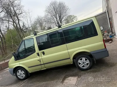 Usata Ford Transit 140 CV (102 kW) 2009 Verde Monovolume