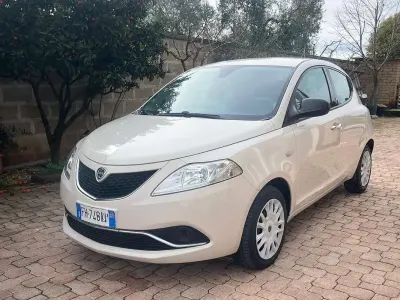 Usata Lancia Ypsilon Silver 95 CV (69 kW) 2017 Bianco Utilitaria
