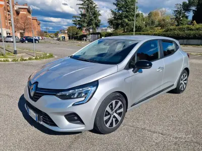 Usata Renault Clio 91 CV (66 kW) 2023 Grigio Utilitaria