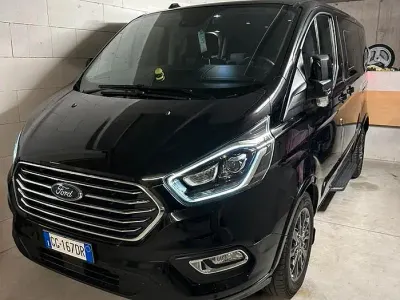 Usata Ford Tourneo Custom 185 CV (136 kW) 2021 Nero Furgone