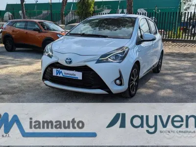 Usata Toyota Yaris Hybrid 73 CV (53 kW) 2018 Bianco Berlina