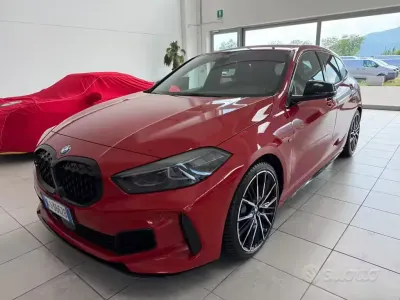Usata BMW M135 Comfort Edition 306 CV (225 kW) 2022 Rosso Utilitaria