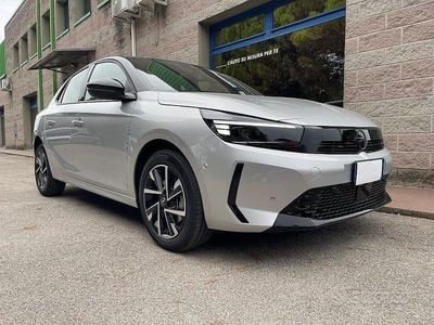 Nuova Opel Corsa 110 CV (80 kW) 2025 Argento Berlina