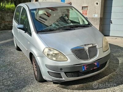 Usata Lancia Musa 95 CV (69 kW) 2006 Grigio Monovolume