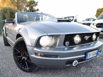 Usata Ford Mustang GT 213 CV (156 kW) 2007 Grigio Cabrio