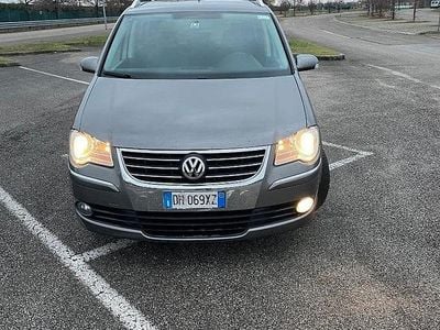 Begagnad VW Touran 109 HK (80 kW) 2008 Minibuss