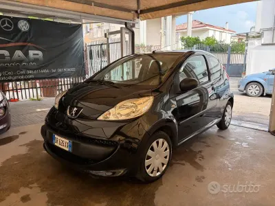 Usata Peugeot 107 68 CV (50 kW) 2008 Nero Utilitaria