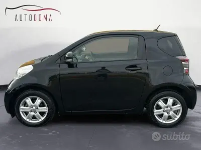 Usata Toyota iQ Active 68 CV (50 kW) 2014 Nero Utilitaria