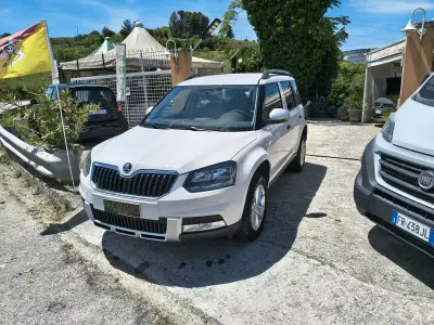 Usata Skoda Yeti Easy 110 CV (80 kW) 2015 Bianco SUV