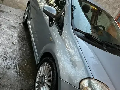 Usata Fiat Grande Punto 90 CV (66 kW) 2006 Grigio Utilitaria