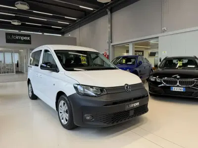 Usata VW Caddy 122 CV (89 kW) 2021 Bianco Monovolume