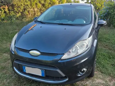 Usata Ford Fiesta Titanium 97 CV (71 kW) 2009 Grigio Berlina