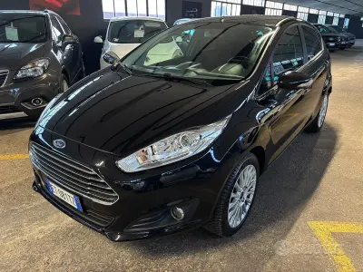 Usado Ford Fiesta Titanium 75 HP (55 kW) 2014 Preto Citadino