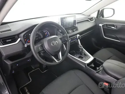 Usata Toyota RAV4 Hybrid 178 CV (130 kW) 2021 Grigio SUV