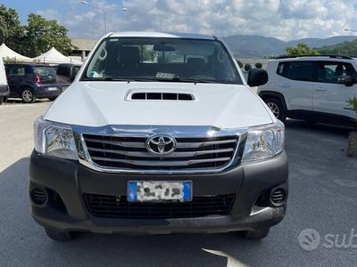 usata Toyota HiLux 2.4 D 4x4