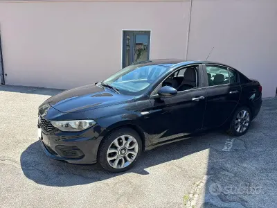 Usata Fiat Tipo Lounge 120 CV (88 kW) 2018 Nero Berlina