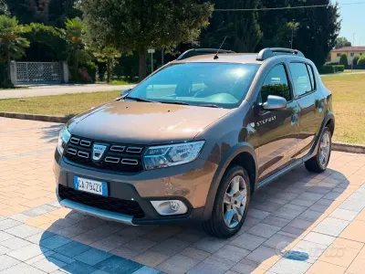 Usata Dacia Sandero Stepway 95 CV (69 kW) 2020 Marrone Berlina