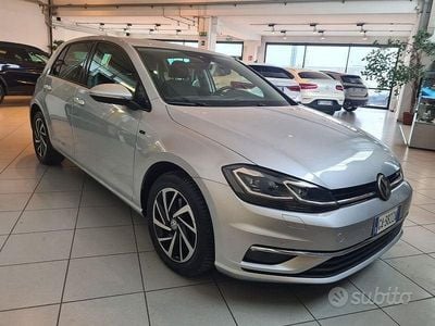 Usata VW Golf VII Highline 116 CV (85 kW) 2019 Argento Berlina