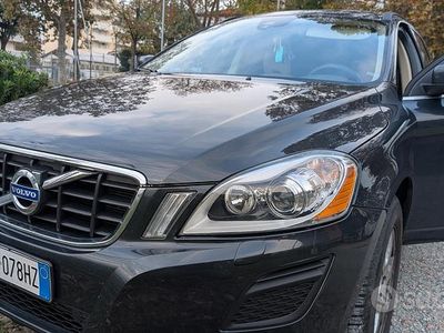 Usado Volvo XC60 Momentum 136 HP (100 kW) 2013 Cinzento SUV