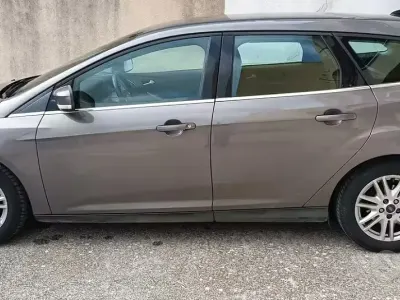 Usata Ford Focus Titanium 115 CV (84 kW) 2012 Grigio Station wagon