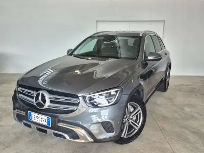 Käytetty Mercedes GLC300e Business 258 HP (189 kW) 2020 Harmaa Katumaasturi