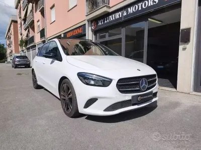 Usata Mercedes B180 116 CV (85 kW) 2019 Bianco Utilitaria