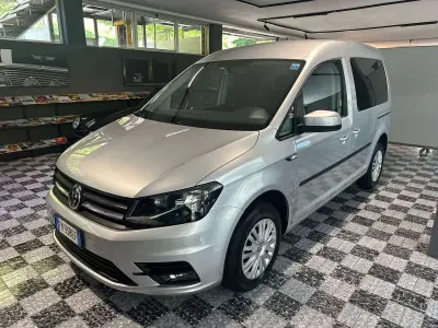 Usata VW Caddy Comfortline 102 CV (75 kW) 2017 Argento Monovolume