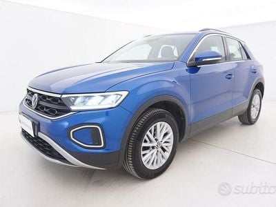 Usata VW T-Roc Life 150 CV (110 kW) 2022 Blu SUV