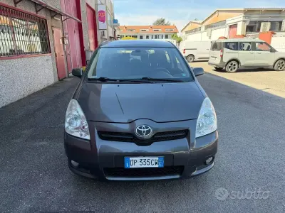 Begagnad Toyota Corolla Verso 129 HK (94 kW) 2008 Grå Minibuss
