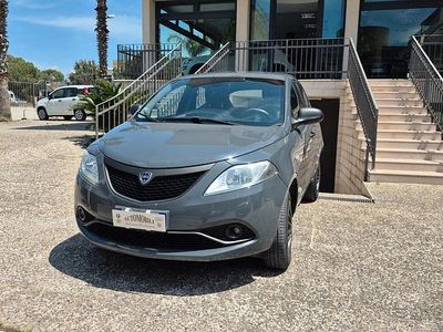 Usata Lancia Ypsilon 85 CV (62 kW) 2018 Grigio Utilitaria