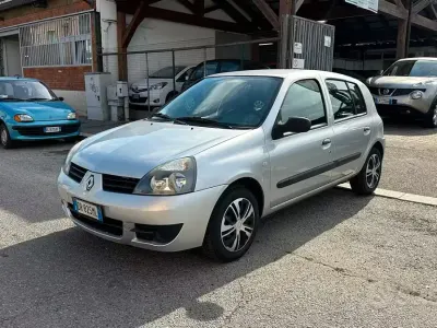 Usata Renault Clio II 58 CV (42 kW) 2008 Grigio Berlina