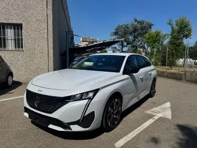 Usata Peugeot 308 Allure 131 CV (96 kW) 2025 Bianco metallizzato Station wagon