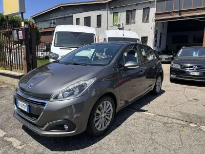 Usata Peugeot 208 Allure 82 CV (60 kW) 2018 Grigio Utilitaria