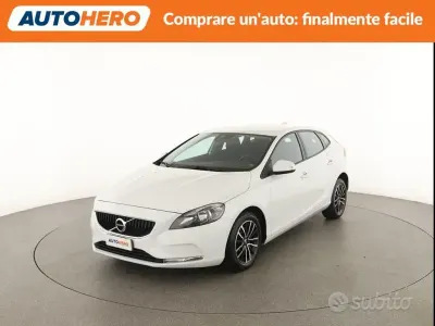Usata Volvo V40 120 CV (88 kW) 2018 Bianco Berlina